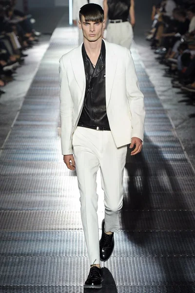Look 3